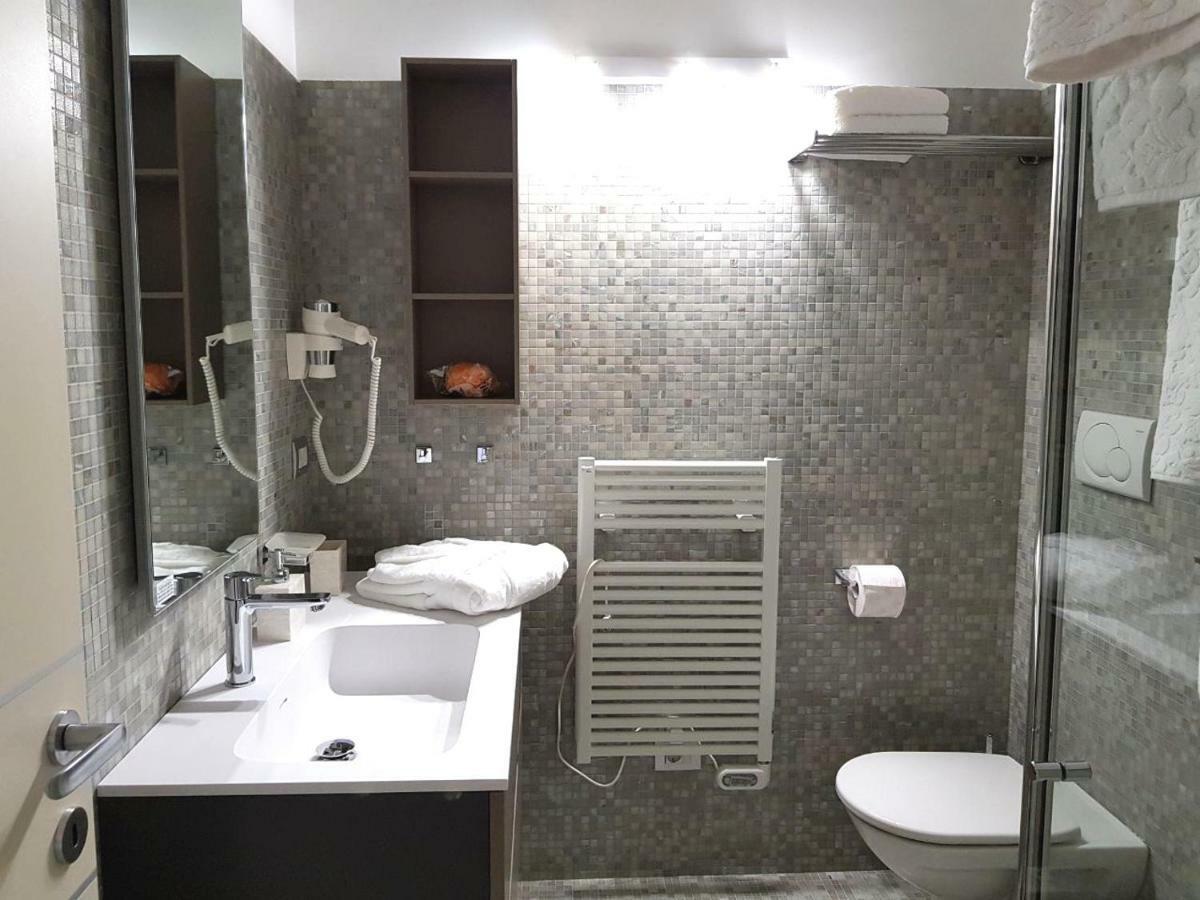 Deluxe Apartments Garda Sirmione Exterior foto
