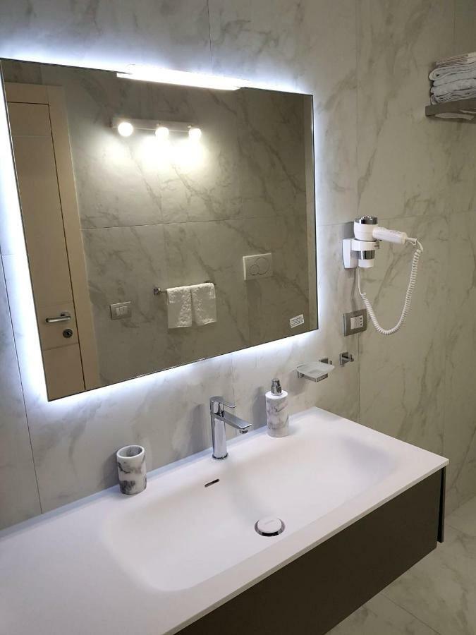 Deluxe Apartments Garda Sirmione Exterior foto